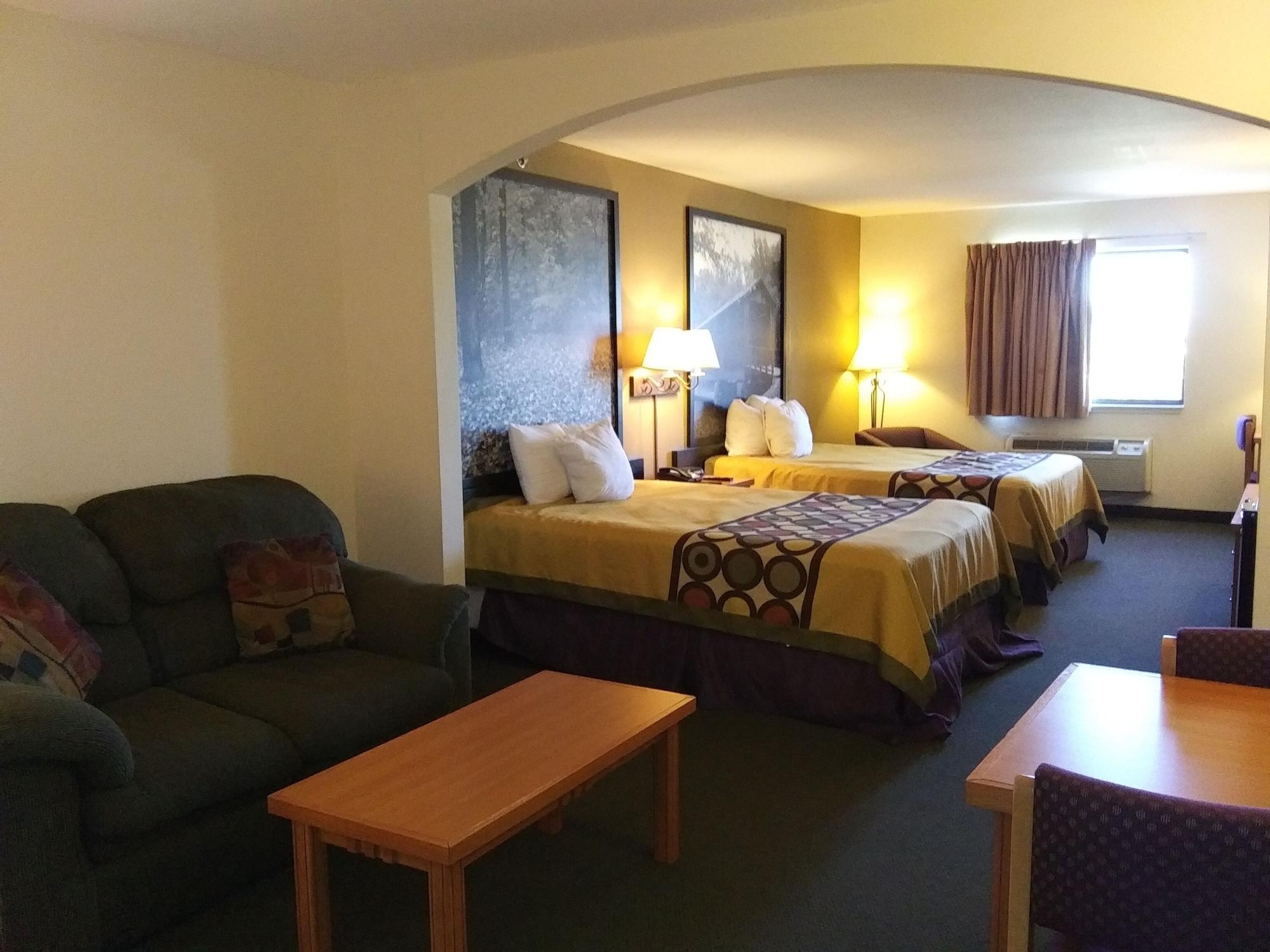 Super 8 By Wyndham East 2*