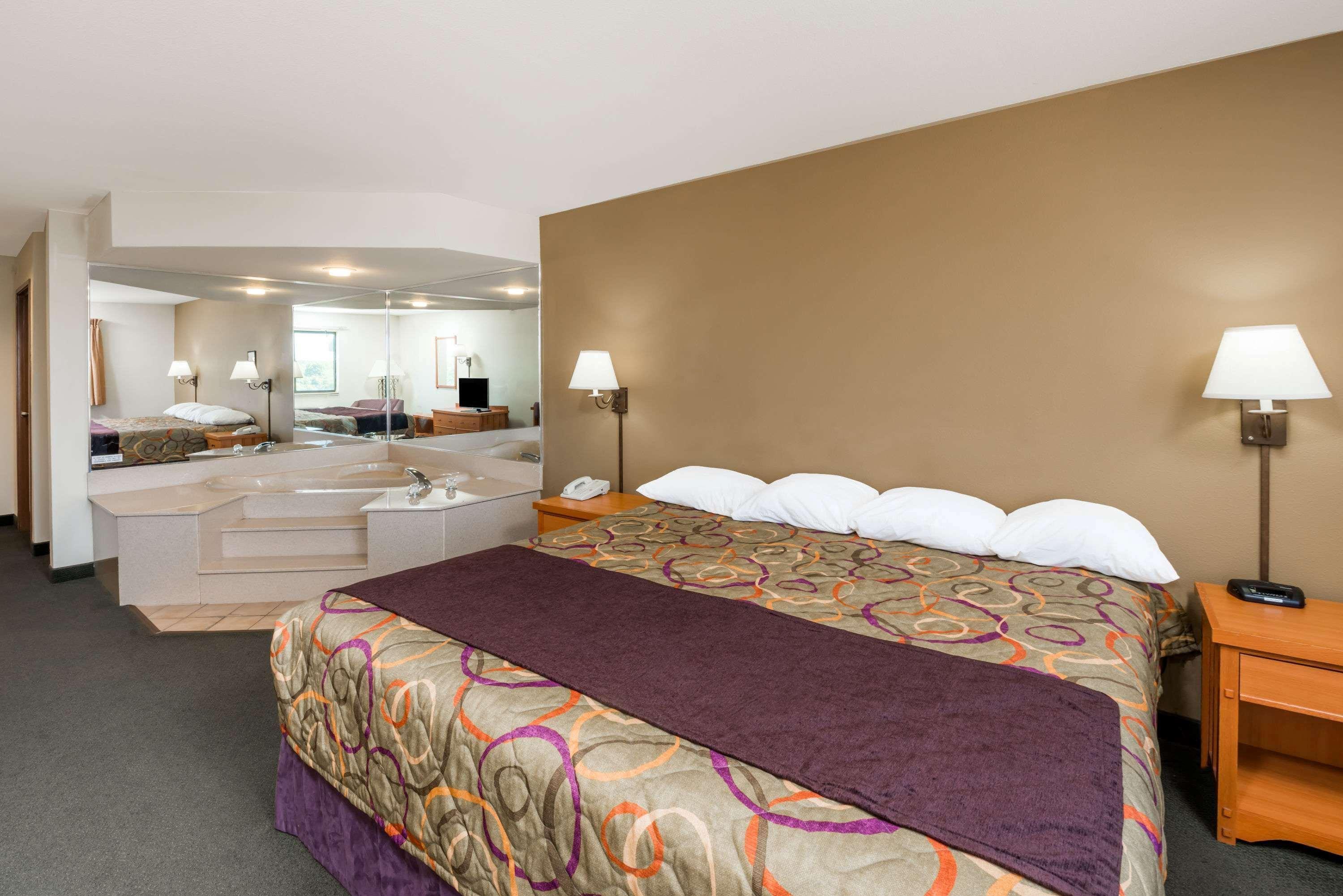 Hotel Super 8 By Wyndham East Columbia
