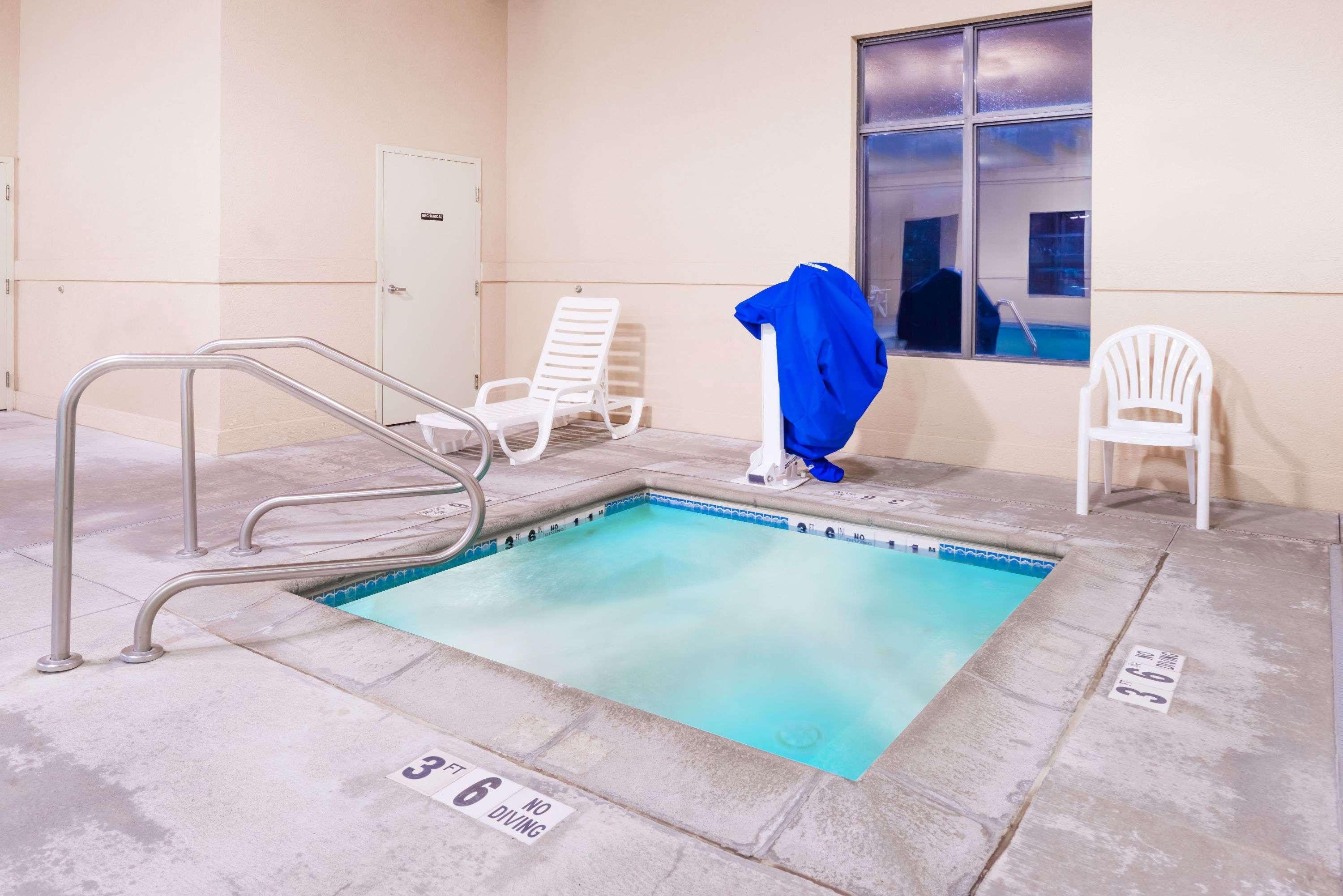 Super 8 By Wyndham East 2*
