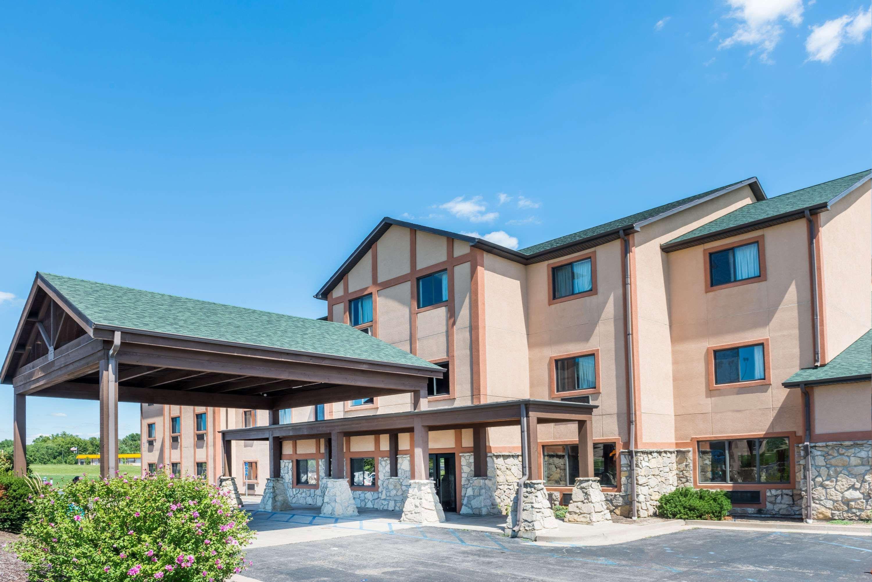 Super 8 By Wyndham East 2*