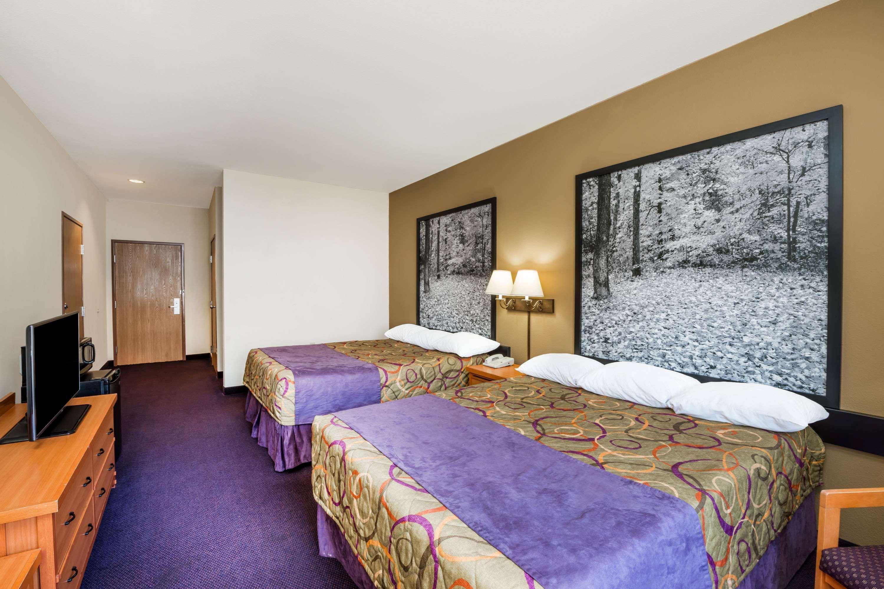 Super 8 By Wyndham East 2*
