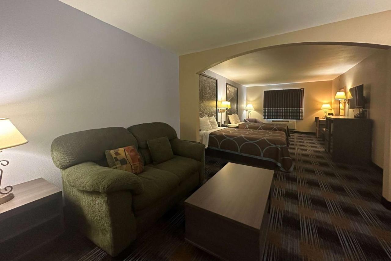 Super 8 By Wyndham East