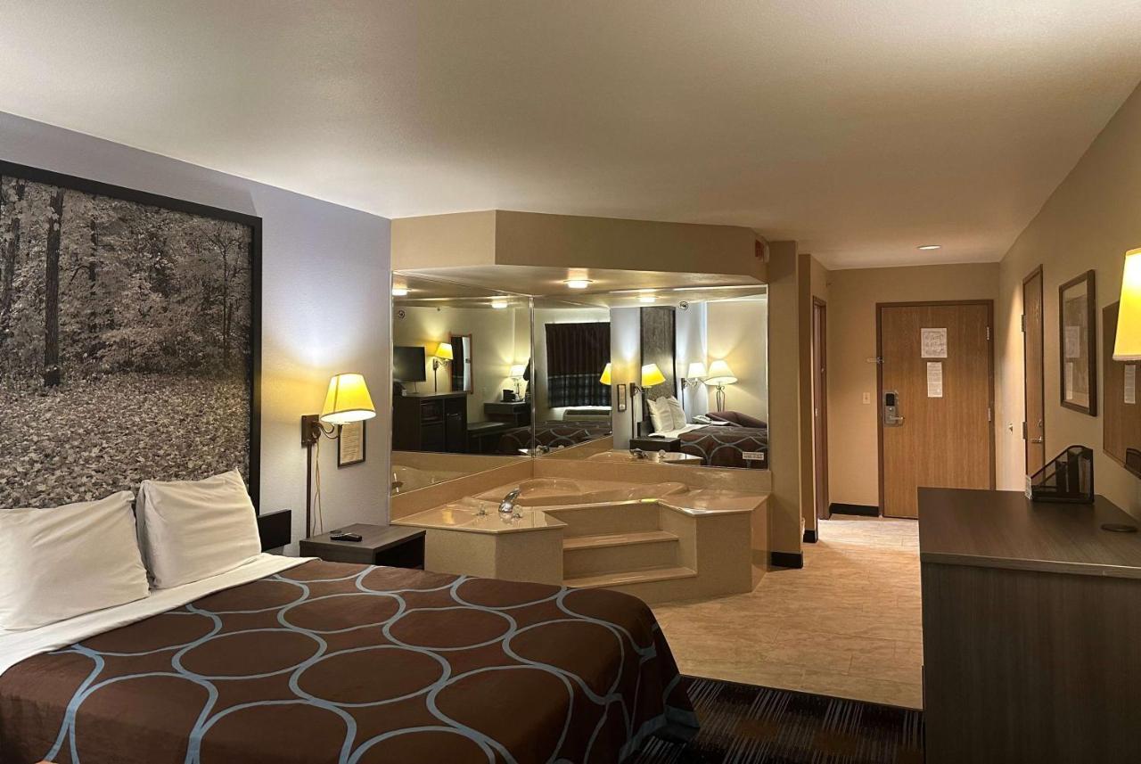 Super 8 By Wyndham East Hotel 2*