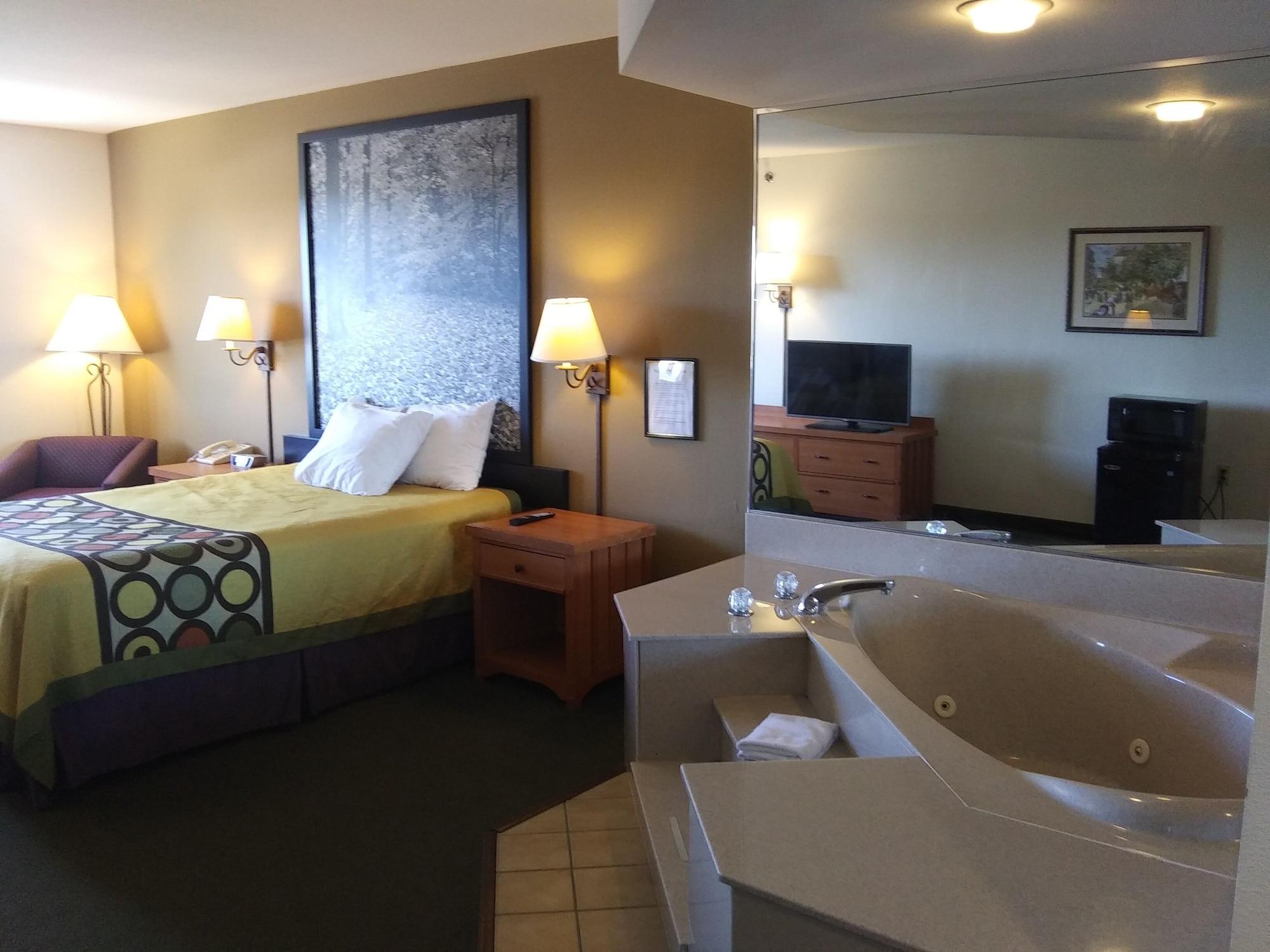 Super 8 By Wyndham East Hotel