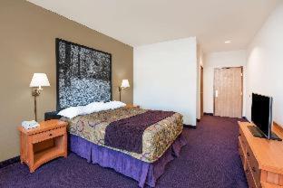 Super 8 By Wyndham East Hotel